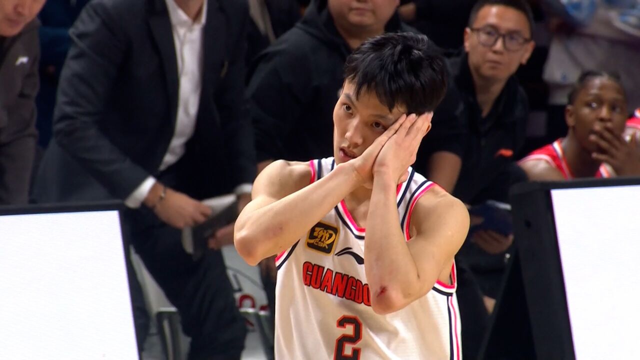 当时他严肃